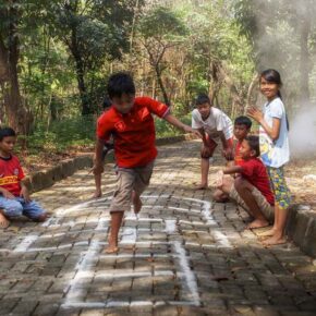 CERITA MASA KECIL ANAK NO 10. PART 1_alineaku