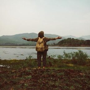 Berdiri Sampai Ujung Hari_alineaku