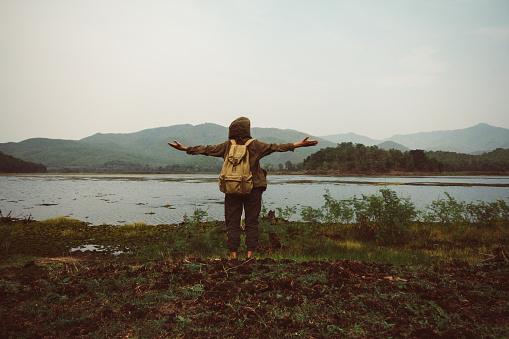 Berdiri Sampai Ujung Hari_alineaku