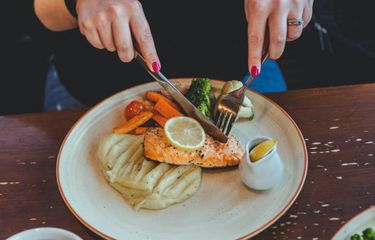 Betapa Nikmat Makan di Piring_alineaku