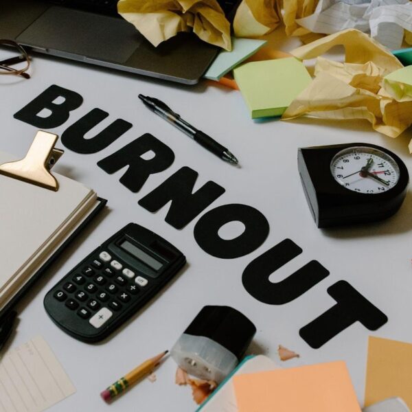 Burnout melalui Lensa Psikodinamik sebagai Manifestasi Konflik Intrapsikis_alineaku