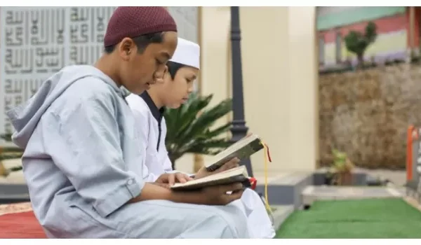 Perjuangan Fajar Meniti Jalan Ilmu di Tengah Beratnya Hidup Pesantren_alineaku