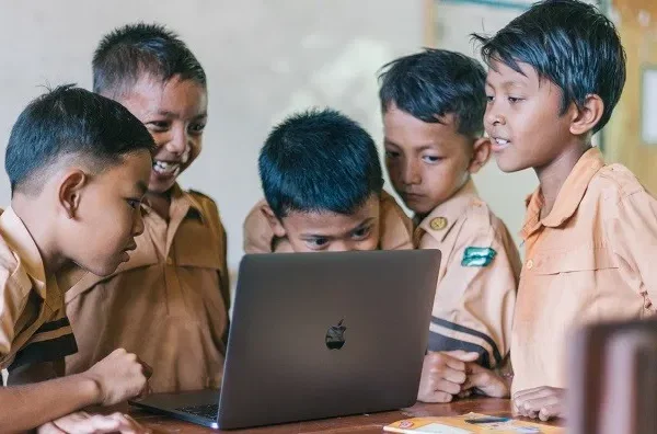 Tidak Boleh Sekolah_alineaku