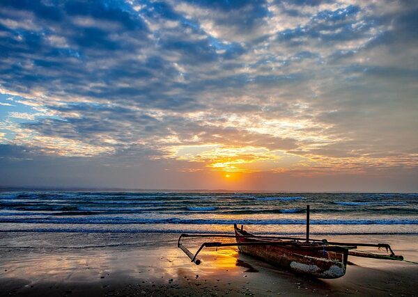 Mengawal mimpi di ujung negeri_alineaku