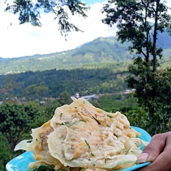 Hangatnya Mendoan di Pagi Hari_alineaku
