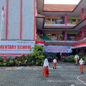 Di Suatu Sudut Sekolahku_alineaku