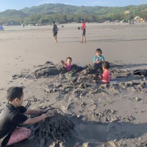 Bermain Pasir_alineaku