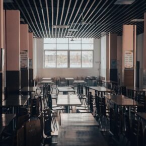 Rumor Suara di Kantin Sekolah_alineaku